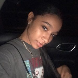 Meet your Posher, Carielys